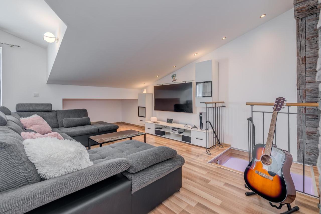 Summer Orchid - Spacious Duplex By The Beach & Ps5 Stobreč Dış mekan fotoğraf