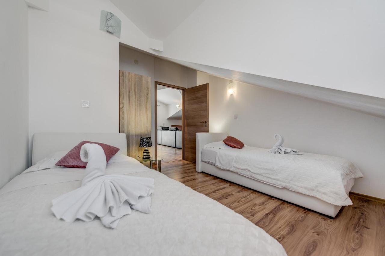 Summer Orchid - Spacious Duplex By The Beach & Ps5 Stobreč Dış mekan fotoğraf