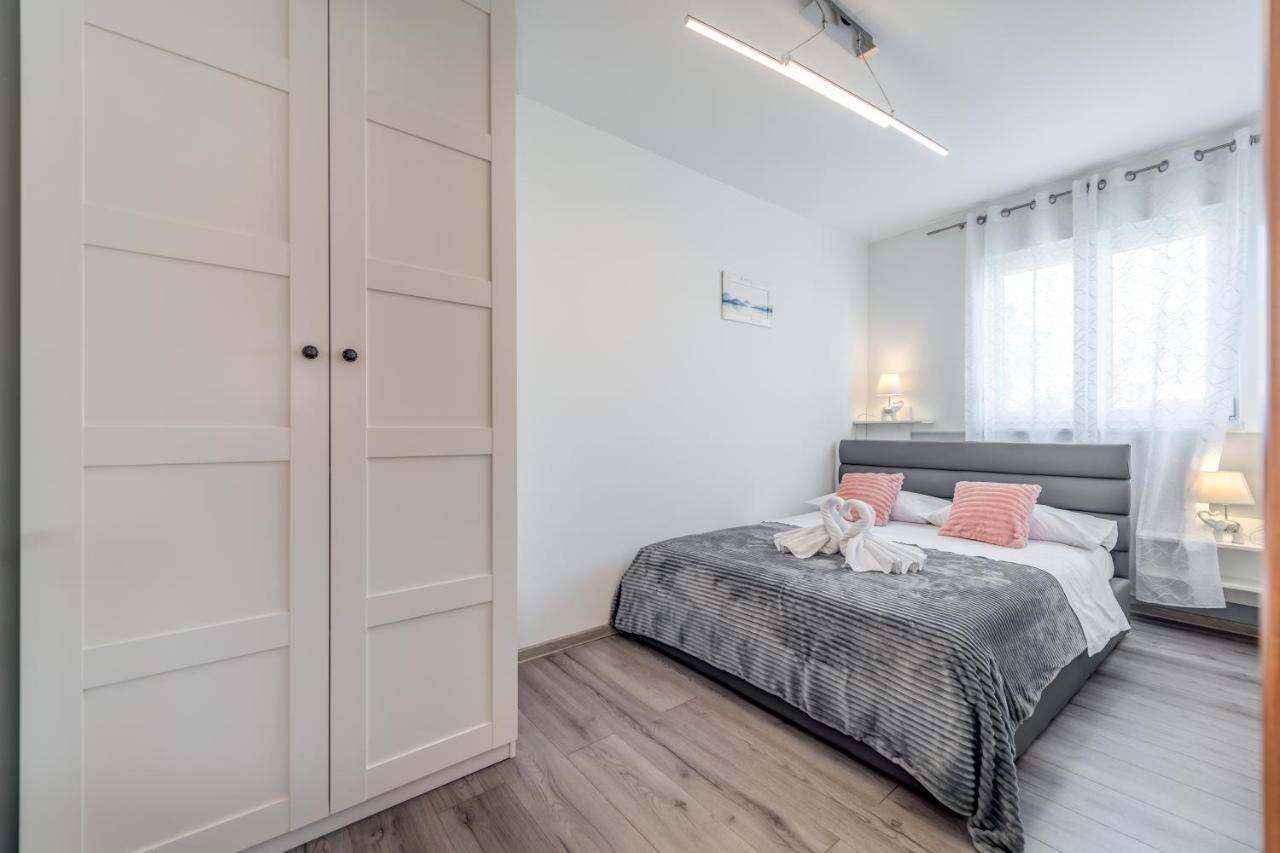 Summer Orchid - Spacious Duplex By The Beach & Ps5 Stobreč Dış mekan fotoğraf